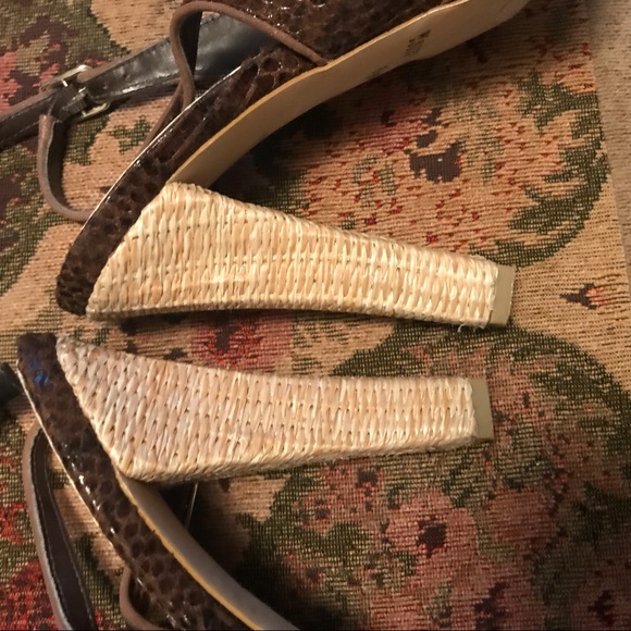 WHBM Brown Heels size 8.5 - Picture 5 of 6